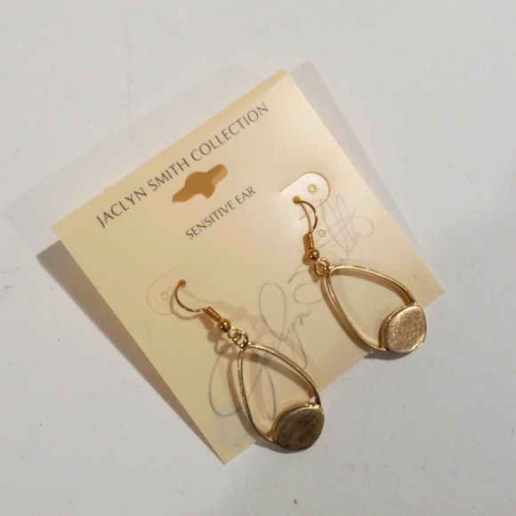 Elegant Gold tone Hoops Design Drop Earrings - Chic Women's Fashion Jewelry - Picture 4 of 9